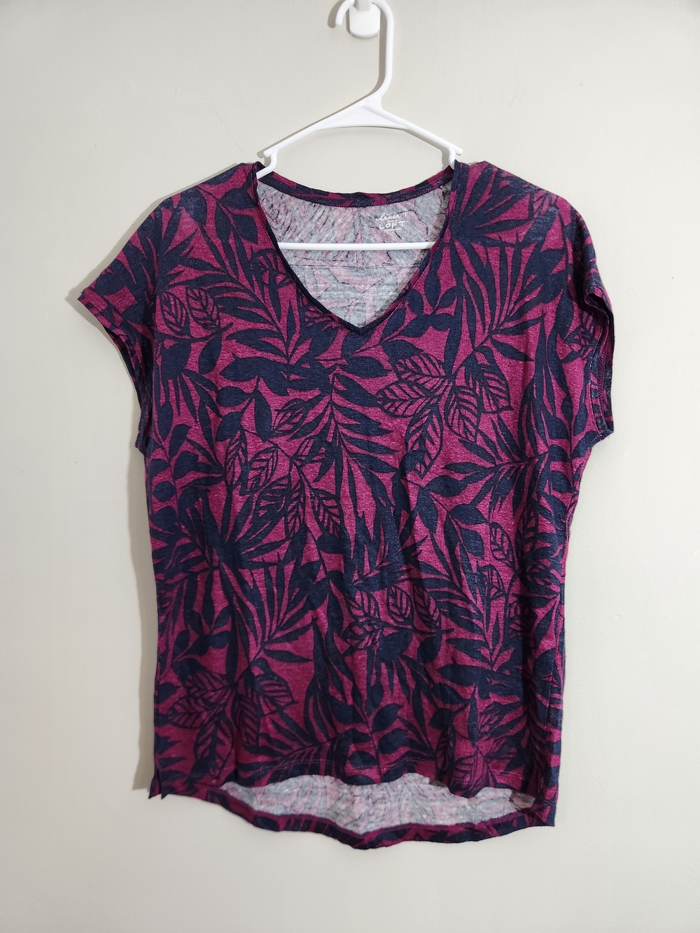 Linen Loft V-Neck Leaf Botanical Plant Print Tee Shirt Top - Pink Navy Summer